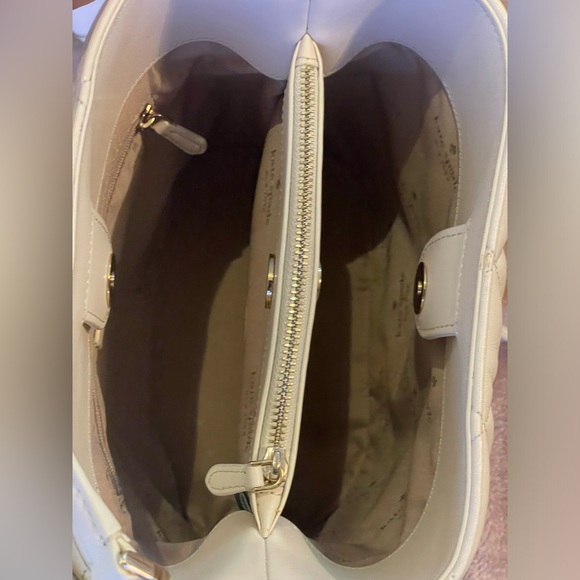 EUC Carey Bucket Bag/NWT Schuyler Corner Zip Wallet - Picture 7 of 11